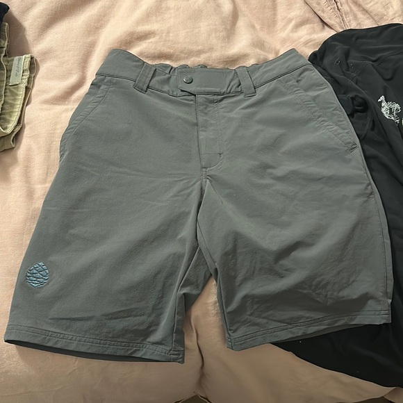 Men’s Stio Grey Technical Shorts Size Sm. - Picture 2 of 4